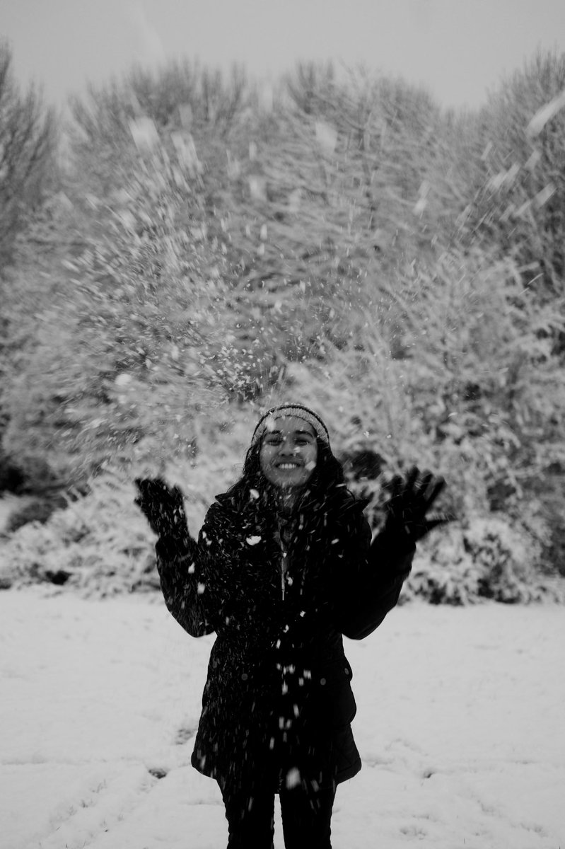 NatasyamiraB's tweet photo. Kinda went all out cus we might not get snow again haha, and so glad there’s an area near the house! #firstsnowexperience https://t.co/3DjfbuVOij