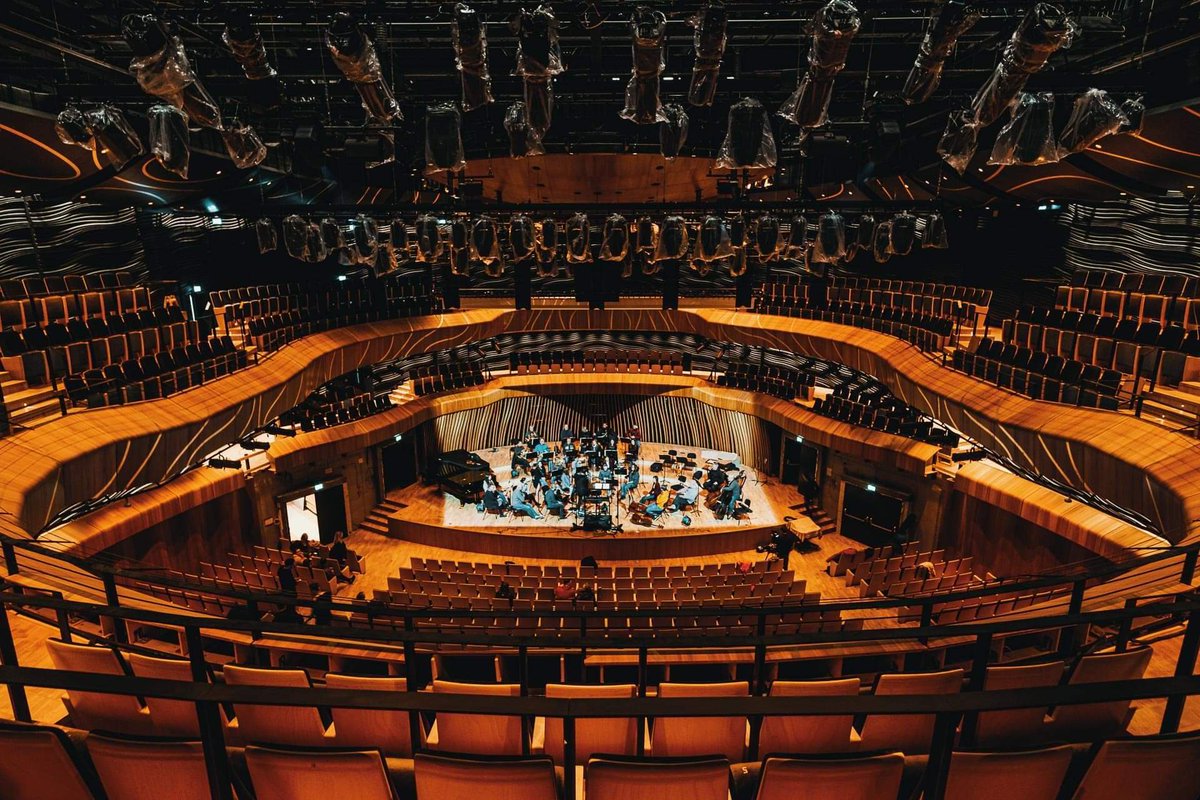 Cavatina Hall tweet media