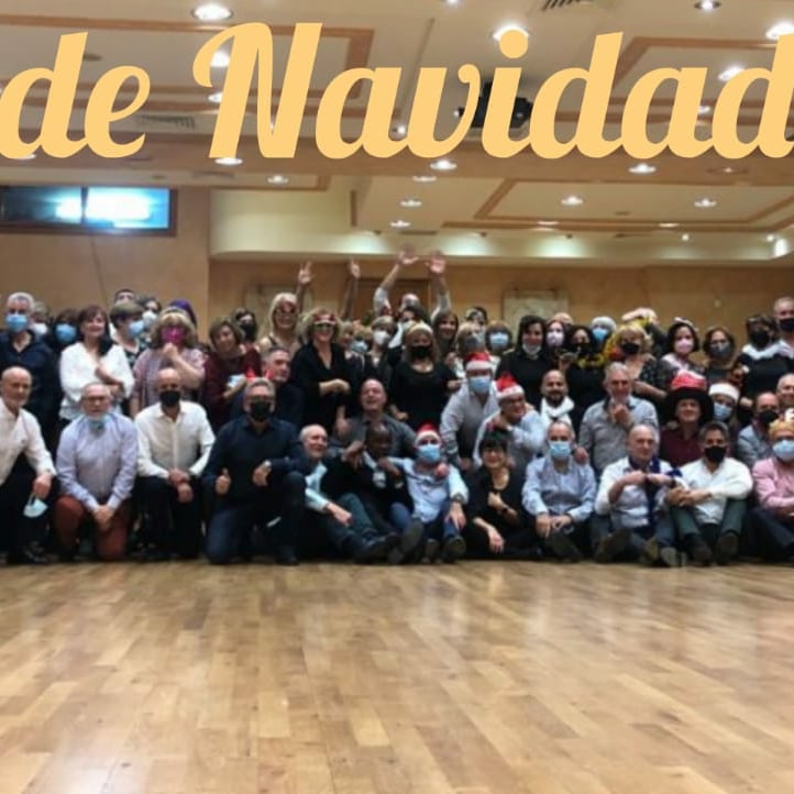 Desde 1997 nuestra escuela celebra su tradicional cena de Navidad 🎅 . Éste año hemos vuelto con más fuerzas y ganas de seguir disfrutando del baile. 
Gracias a tod@s l@s alumn@s que año tras año continúan a nuestro lado.