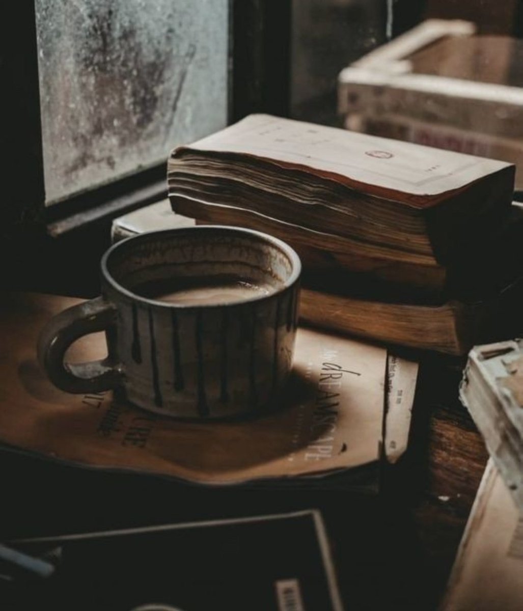 "My curiosity and perseverance for the truth sometimes get me into trouble."

📜 EndlessRoadRP
📜 Vessel of (now dead) Zepar
📜 Journalist from the Great
      Depression
📜 Confused by modern world
📜 Descriptive / Literate