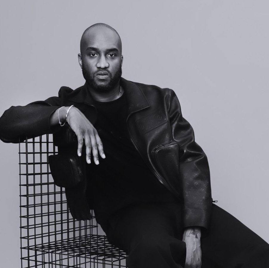 BTSquadInfo's tweet photo. [INFO]📰

BTS ha ofrecido sus condolencias por la muerte de Virgil Abloh, director artístico de ropa masculina de Louis Vuitton.

“Descansa en paz, te extrañaremos. Fue un honor trabajar contigo, genio creativo".

Trabajo junto a BTS desde su unión a la casa de modas. https://t.co/q2iN0XBuaW