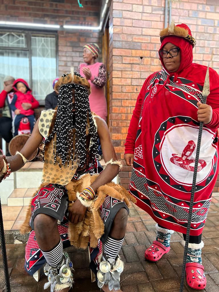 TsepZ_Chizzled's tweet photo. Nga liphuza nga liphalaza.
Ilanga libalele
Amankengana a bhekile
Bathi ngiyafa
Kodwa ngi thatha ubunyanga bami
Ngi thatha ubukhosi bami
The road was long. But with the strength of my ancestors I knew I'd be pull through
#Ndauwe #Shewe #Makhosi #Thokoza #Ntwaso https://t.co/8sx9EasnOc