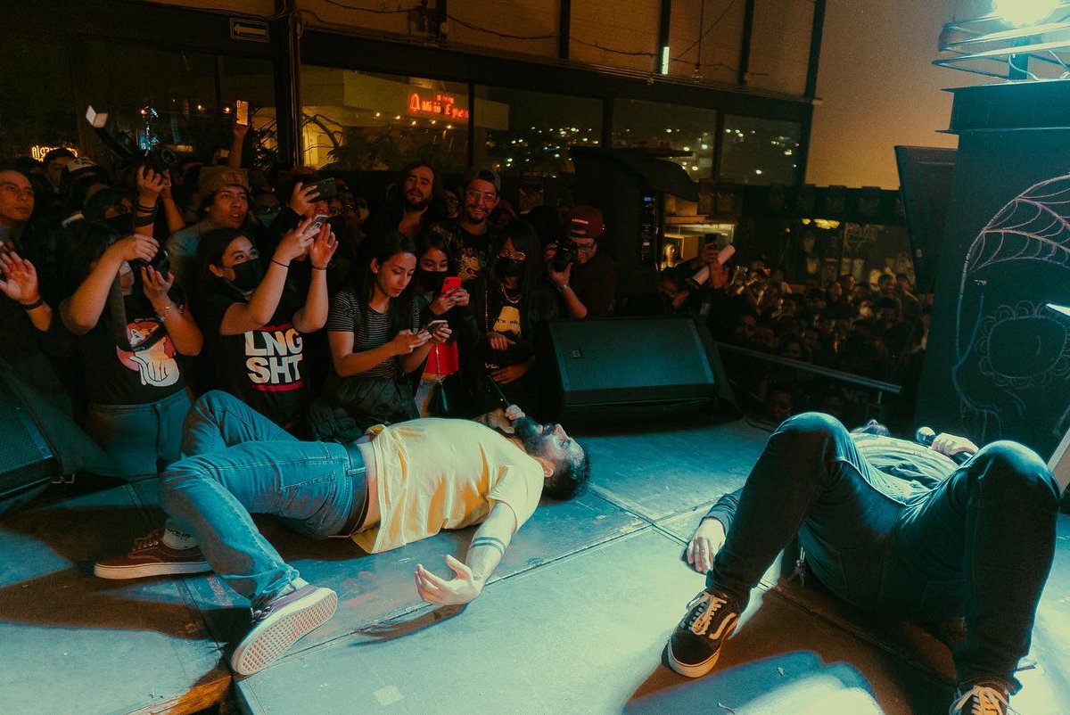 LngSHT's tweet photo. No les voy a mentir. La vara quedó demasiado alta después del show de anoche. Sin romperle el corazón a nadie creo que ha sido nuestro favorito del año. Gracias Querétaro. Gracias @moyo_jph . Gracias a todos nuestros amigos y conocidos. 

Fotos por el orgullo local @soyeljulius https://t.co/l9kqvZYs6k