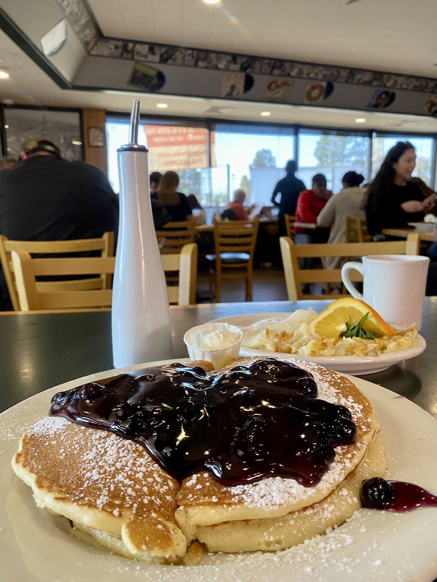 gomarkfullerton's tweet photo. Cream of Wheat pancakes stuffed with a blend of sweet cheeses and topped w/ blueberries. I will triple the server’s tip if when picking up my plate he says with a straight face, “Save room for dessert?” Thx @Flappy_Jacks_ 👍🏻 https://t.co/HywUrnGafz