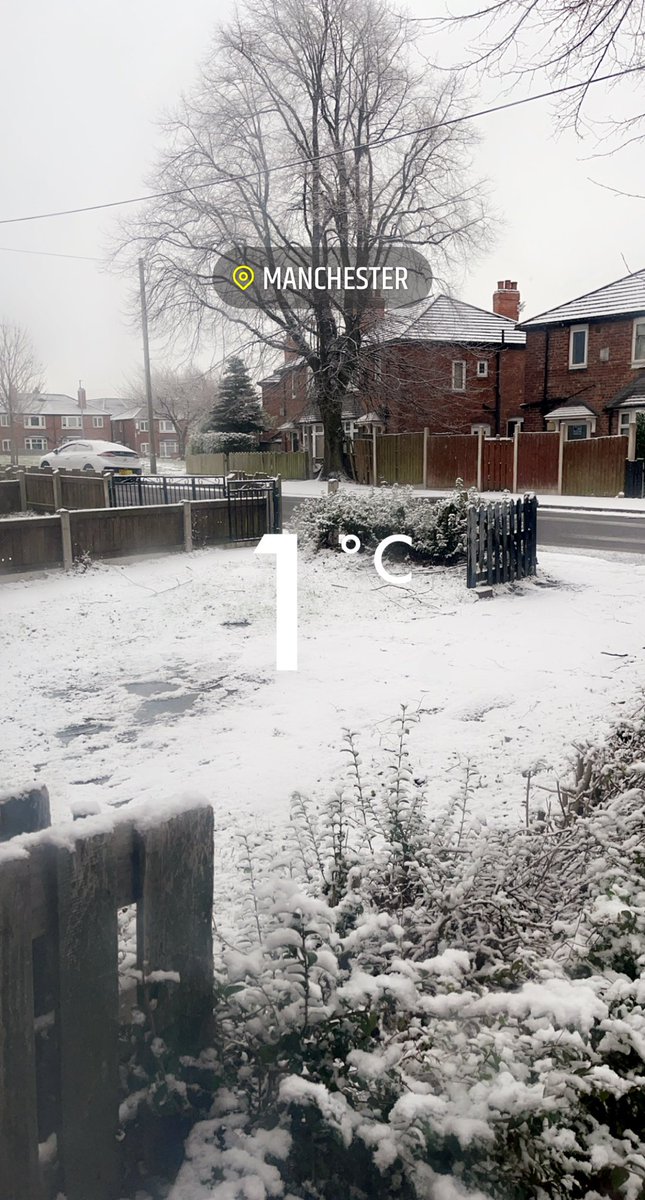 MissLydz's tweet photo. Snow ❄️ it’s not even December yet ans we have snow ❄️ what will happen in December?? I wish to have some snow on Christmas Day #Snowing #Winter #bbcweather https://t.co/ukkkoyyei0