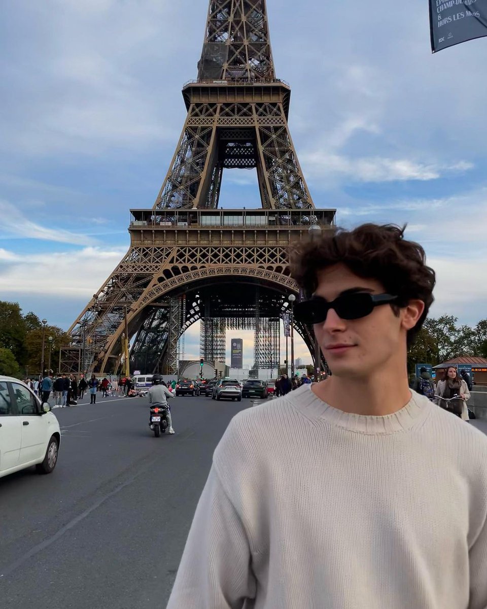 thebenlholmes's tweet photo. Bienvenue à Vingt-Cinq. https://t.co/Erb3DaAhW6
