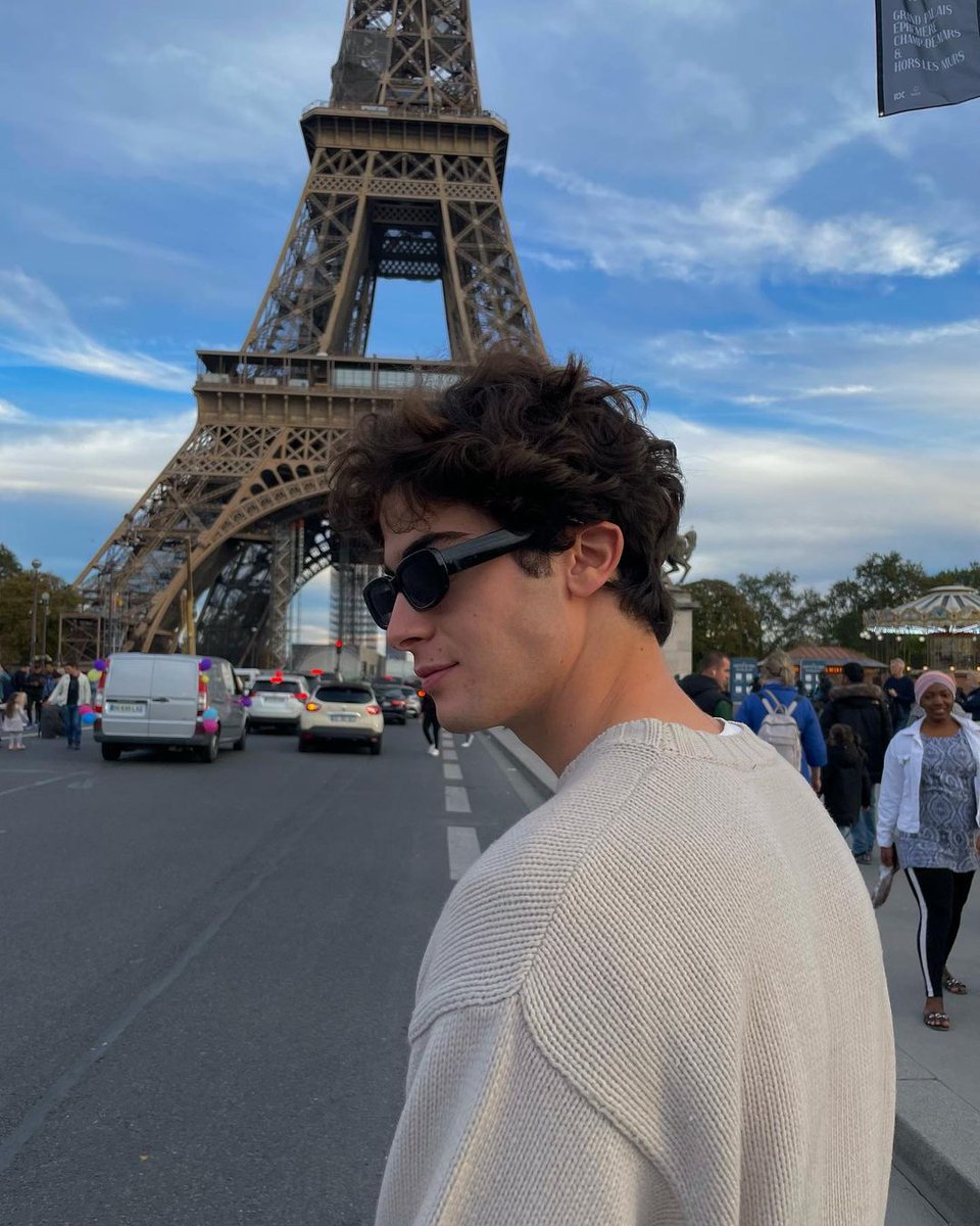 thebenlholmes's tweet photo. Bienvenue à Vingt-Cinq. https://t.co/Erb3DaAhW6