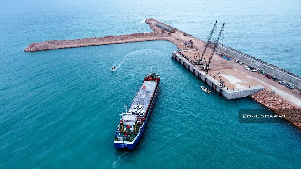 nationtv's tweet photo. Garacad port in central Somalia docked its first ship today. The port was built by the people. https://t.co/eqR0oa889r
