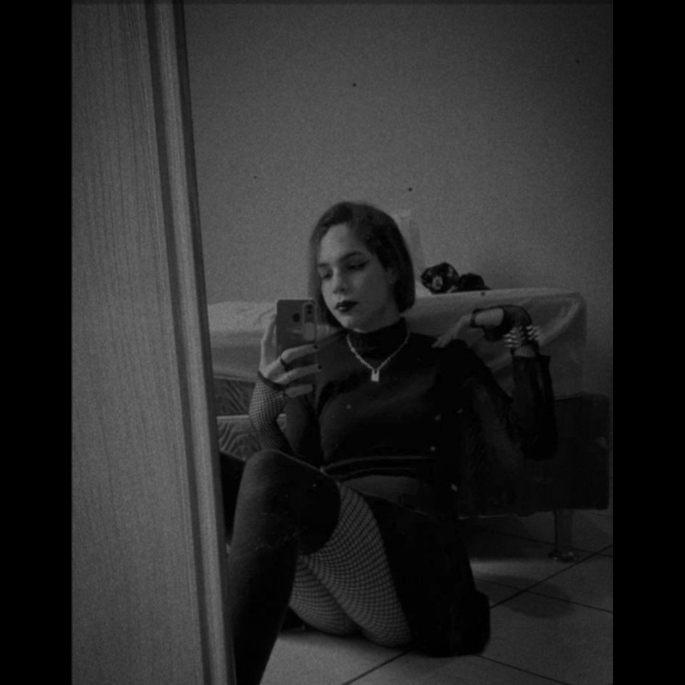 Cecsay_047's tweet photo. Oq essa Egirl merece? https://t.co/9M75D7LZHf