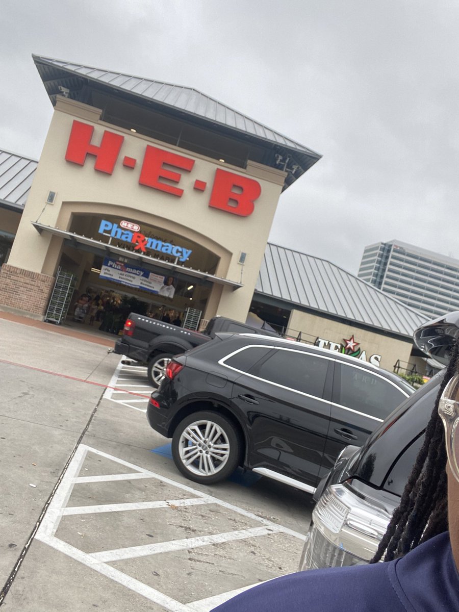 Shout out to our campus secretary for reaching out on behalf of our PASS &amp; MC Behavior Team &amp; securing a healthy donation from our area <a href="/HEB/">H-E-B</a> community coordinator. This donation will help fund our annual Winter Breakfast prior to Xmas break! <a href="/UlrichKISD/">Ulrich Intermediate</a> 💙❤️