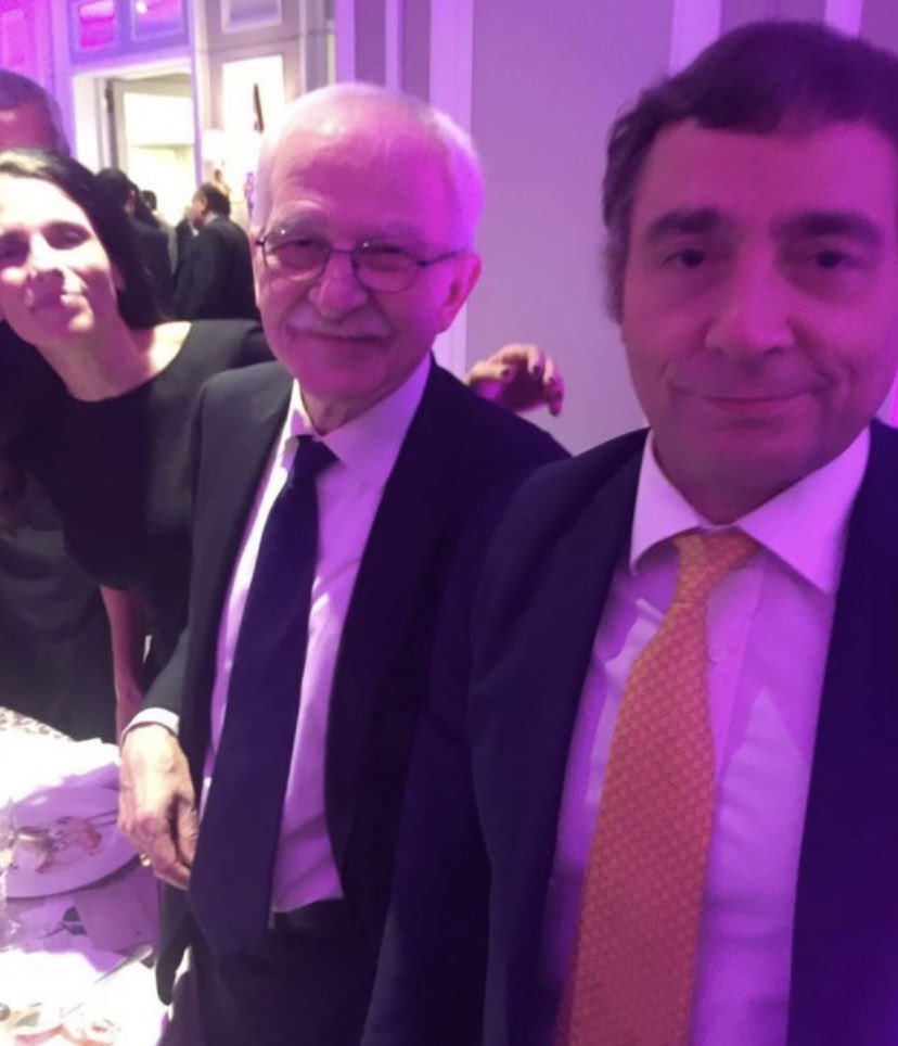 Hoy despedí a <a href="/AEscohotado/">Antonio Escohotado (In Memoriam)</a> querido y viejo amigo y maestro de vida 

<a href="/juancristonomo/">Humanos en la Rosada</a> <a href="/JavierGomaL/">Javier Gomá Lanzón</a> <a href="/joseareilza/">José M. de Areilza Carvajal</a> <a href="/gbongiovanni/">Gerardo Bongiovanni</a> <a href="/pacobelt/">Paco Beltran</a> <a href="/conradoh47/">Conrado Hughes</a> <a href="/savater/">savater</a> <a href="/revistaTHC/">Revista THC</a> <a href="/la_emboscadura/">La Emboscadura (Editorial monográfica)</a>