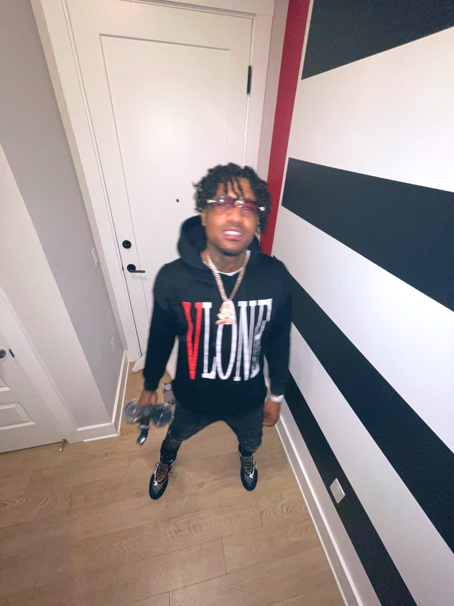 4feddi_'s tweet photo. I got rich & turned everybody to hustlers.😈 #BLOCKSIDE🏚 https://t.co/e7EJJUFAb7