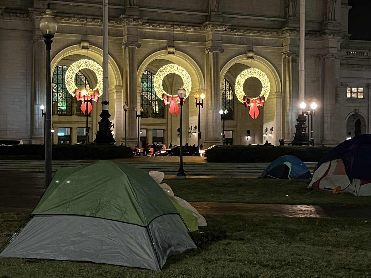 GethousedRuthie's tweet photo. Do you see what I see? In the spirit of the #HolidaySeason &amp; of all that is good &amp;holy can we be honest that #HousingFirst is #HousingLast?  Look what has happened to people who must wait years to be homeless enough to qualify for help.  Anyone interested please DM me to discuss. https://t.co/VybRCnJbue