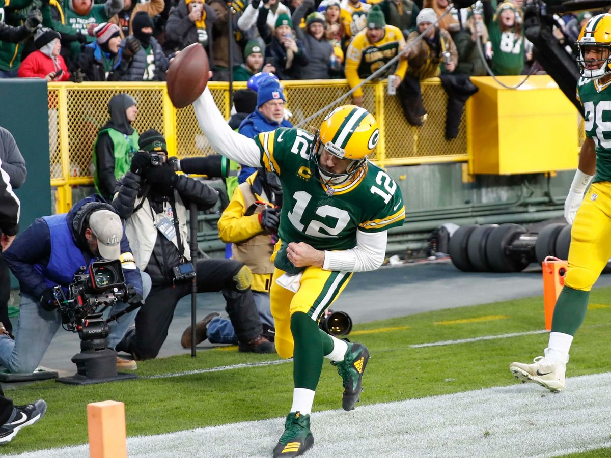 barstoolsports's tweet photo. The Packers Are Good https://t.co/GMpRKW3zrP https://t.co/ESH5x2ysEP