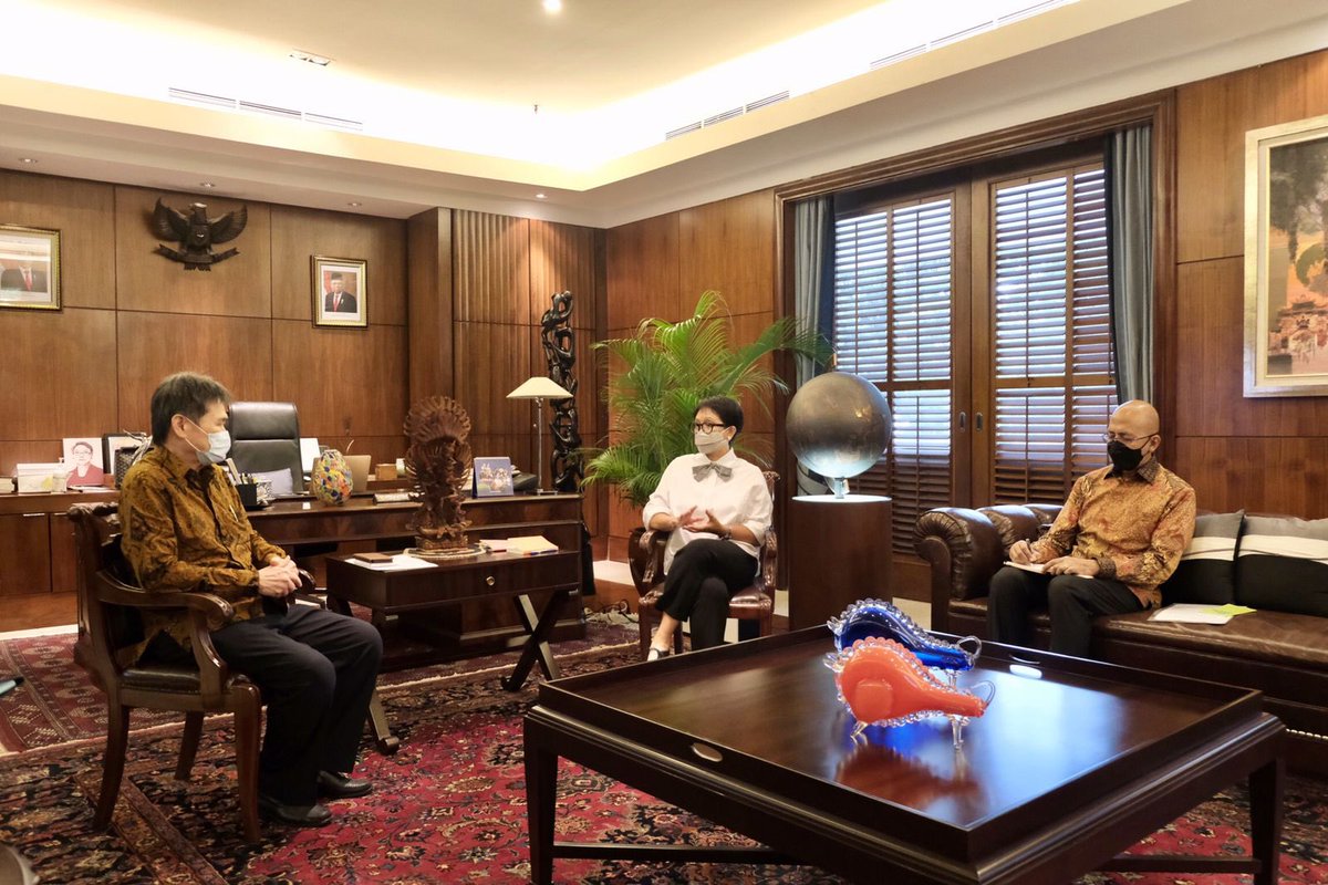 Menlu_RI's tweet photo. Good to see my good friend ASEAN Secretary General, Dato Lim Jock Hoi (28/30). We discussed many issues of ASEAN, including the humanitarian assistance to the people of Myanmar https://t.co/opNzWTq6Gh