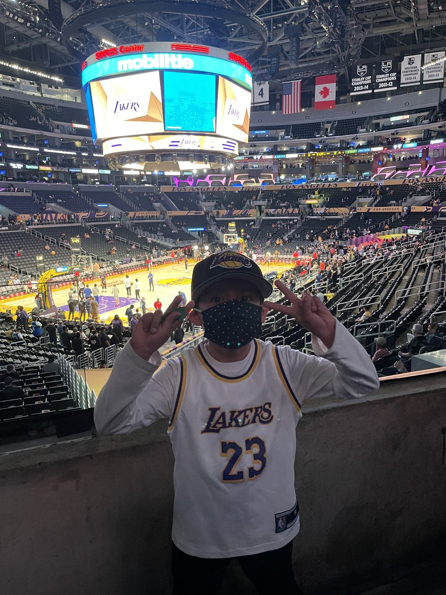 Lovelyeli13's tweet photo. #Lakeshowlive https://t.co/dFaQg8DJh7