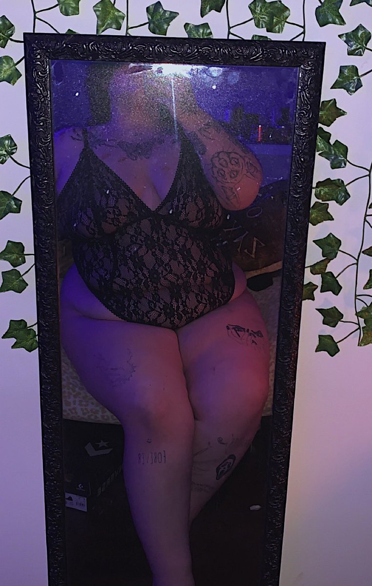 SORESEXX's tweet photo. not new to nsfw twt
i’ve had this acc for years and never introduced myself lol:
• 20
• he/him
• taken 
• scorpio ☼ taurus ☽ scorpio ↑
• queer, switch
• soft dom/hard sub
• hard n soft kinks (mild tw)
• minors dni. <3 https://t.co/NepRINW19G