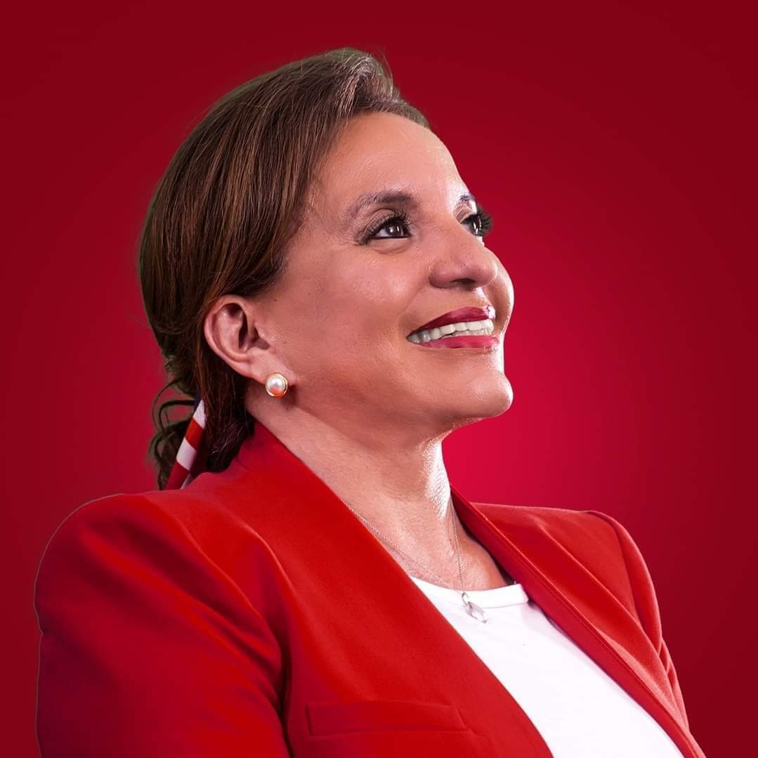 Ridiculo69's tweet photo. #SoberaniaEnMiTierra
LA IZQUIERDA EN HONDURAS GANO ESTAS ELECCIONES PRESIDENCIALES. 

Xiomara Castro se convierte en la primera presidenta de Honduras. 

Muchas felicidades por este triunfo al pueblo Hondureño 🥳🥳

#UsemosElTapabocas https://t.co/BV39wlm3MQ