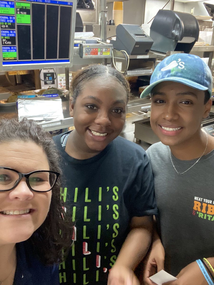bosslady1778's tweet photo. These two make my day so great!! They are two team members that I can always count on to be anywhere and everywhere at the same time 🥰🥰 I so #chilislove them 🌶❤️ #Back2Great @Obione52 https://t.co/r8Z464HPVv
