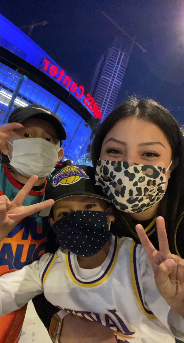Lovelyeli13's tweet photo. #LAKESHOWLIVE https://t.co/RqJxEDXvFg