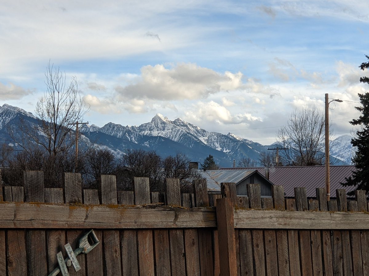 CastroNautik's tweet image. Gotta love the #MissionMountains with a light dusting of snow!