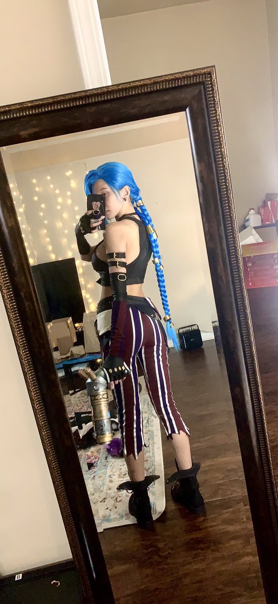 “It’s Jinx now. Powder fell down a well.”
Almost done with Jinx 🤸🏻‍♀️ I’ll be wearing it Friday of Holiday Matsuri, but hopefully I can get in a good photoshoot before then
#arcane #jinx #arcanejinx #jinxcosplay