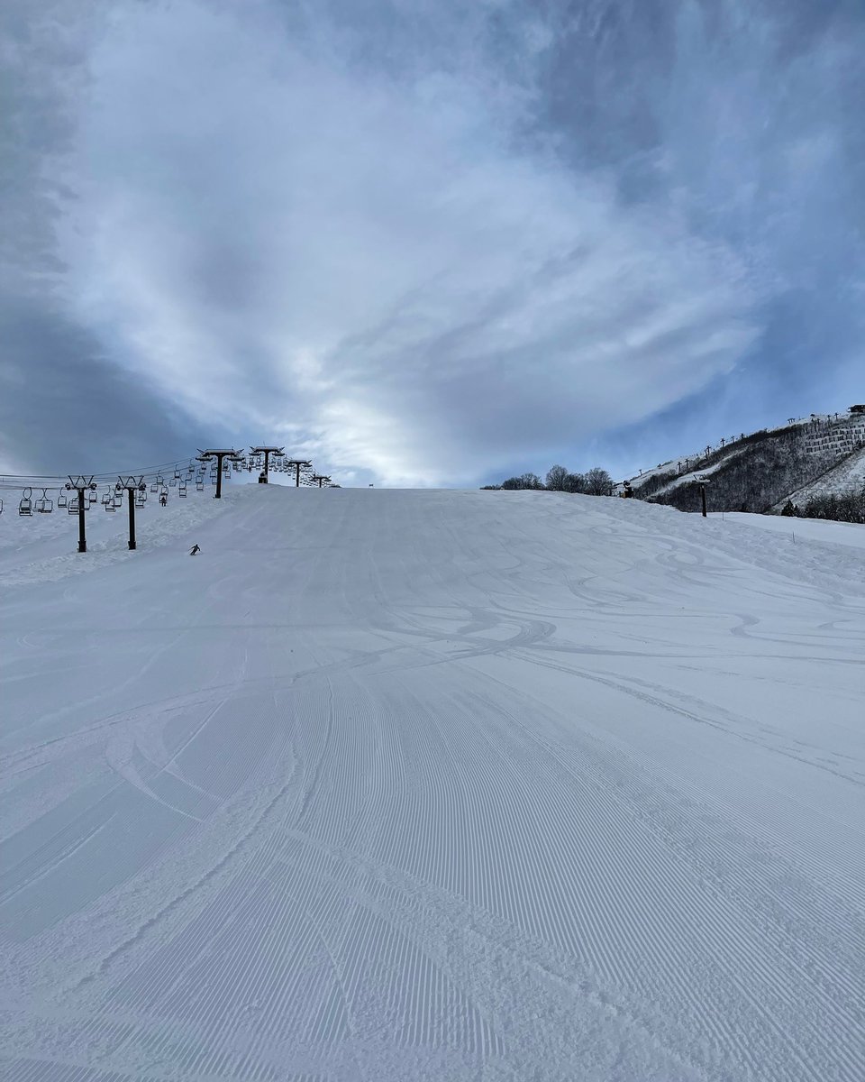 sorauminet's tweet photo. 八方最高〜に気持ち良い！こんなシーズンイン初めてだ！（いつもはきしめん） #icelantic #nomad115 https://t.co/beROEBCaSN