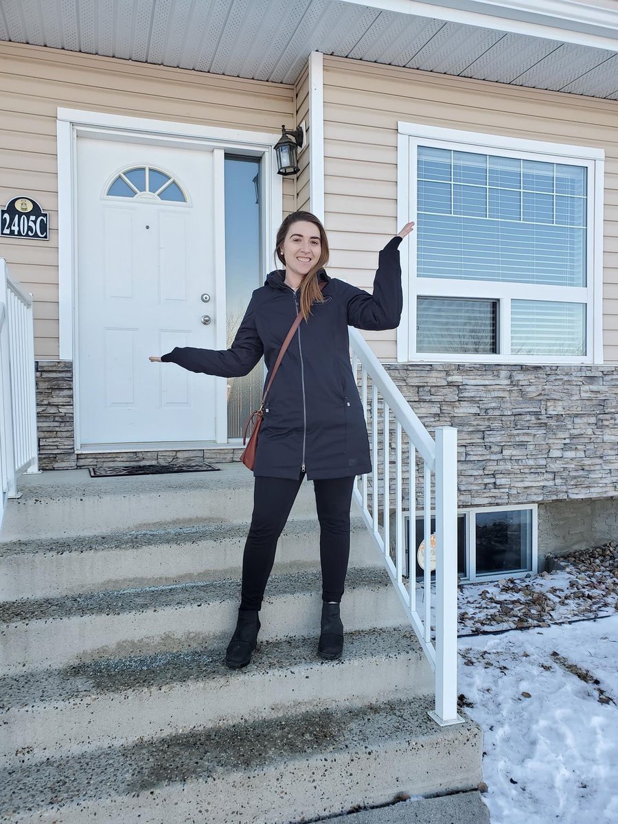 Lindsey_Cow's tweet photo. I did the damn thing. #homeowner https://t.co/XIyxjHmPBm