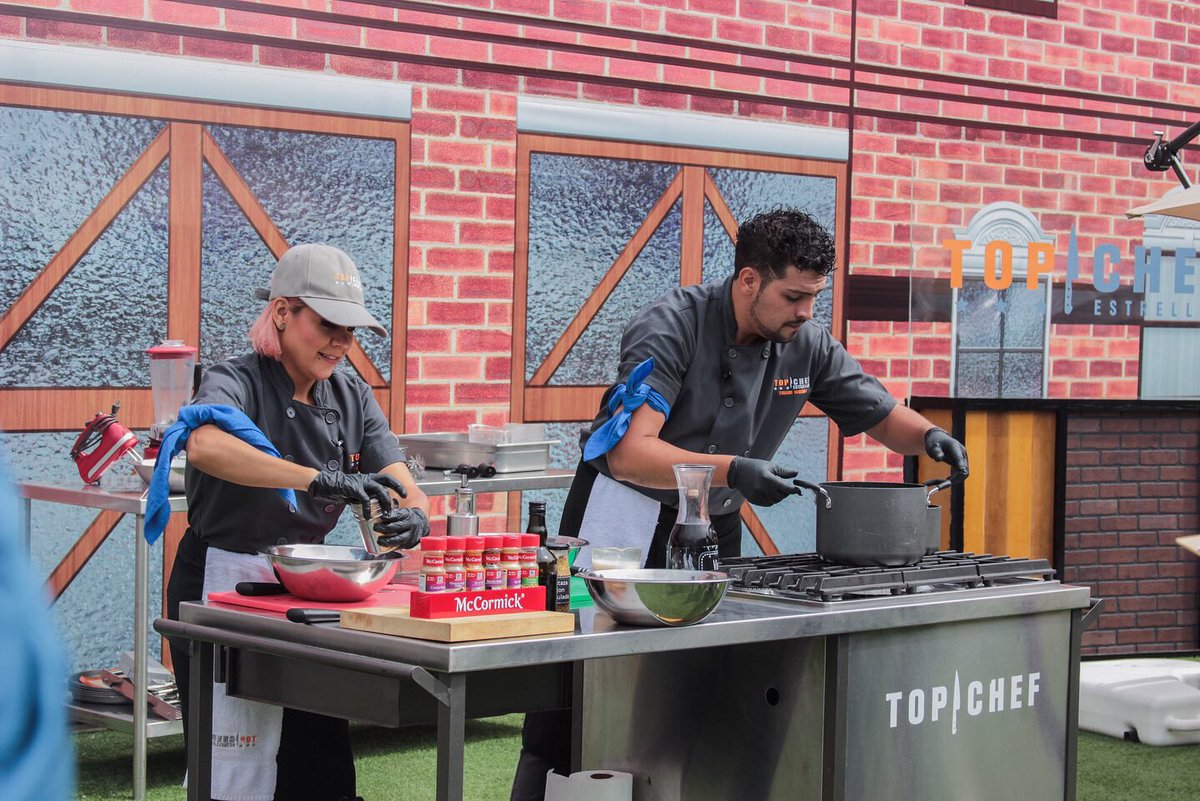 topcheftcs's tweet photo. Y en esta #PruebaPorEquipos tendrán que realizar un menú de dos tiempos en donde el café sea el ingrediente principal en ambos platos ✨
.
.
.
#topcheftcs #topchefestrellas #topchefelsalvador https://t.co/UR9E8as85B