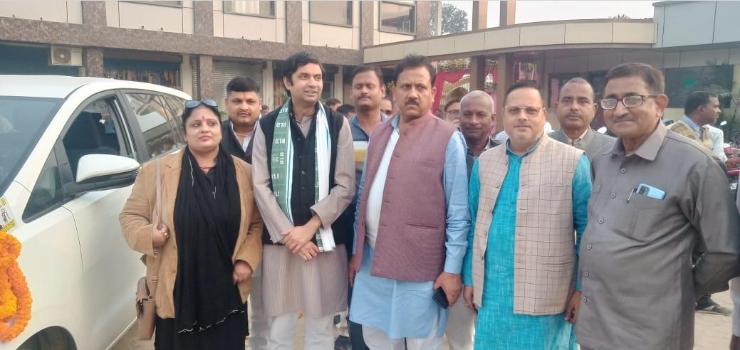 PurvanchalRld's tweet photo. संगठन में जिम्मेदारी, और सत्ता में भागीदारी!
संतकबीरनगर में राष्ट्रीय अध्यक्ष @jayantrld के निर्देश पर @gangasinghRLD प्रदेश अध्यक्ष किसान प्रकोष्ठ के नेतृत्व में #बहुजन_उदय_अभियान आयोजित किया गया जिसमें मुख्य अतिथि @RajSinghBastiUP रहे।
@RLDparty @RLD4ScSt @PJkanojia https://t.co/HImoCHX4Zq