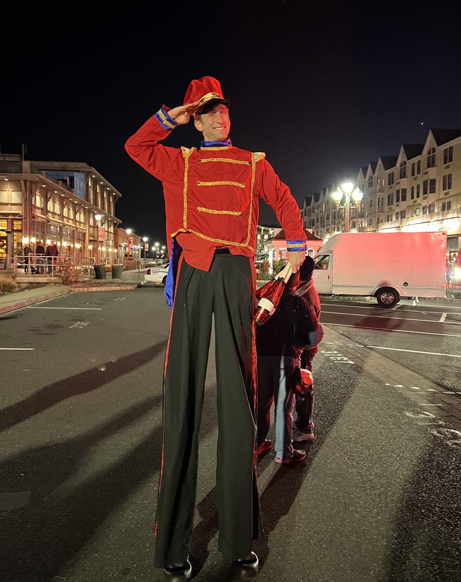 CharleyBruns's tweet photo. #Christmas #holiday season arrives in #LongBranch #JerseyShore #NJ w/ #TimMcLoone concert &amp; #tree lighting event in #PierVillage. https://t.co/joM9U06glX