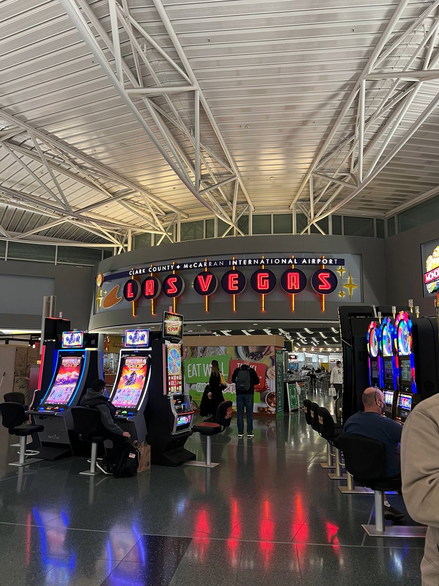 BartCallant's tweet photo. Vegas! @AWSreInvent @awscloud #aws #awsreinvent #reInvent https://t.co/wC4KVYgo6U