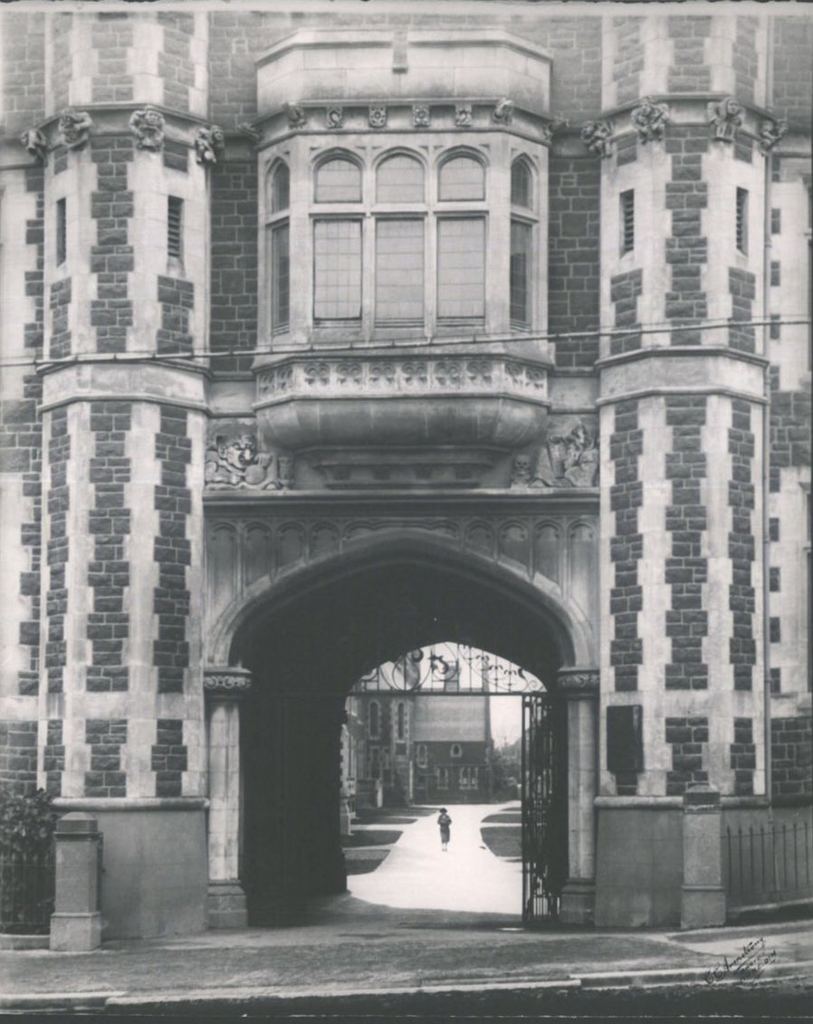 StephenClarkeNZ's tweet image. Okay, Otago alumni it's that time of year. Do you Remember? #OnlyOtago 💙💛