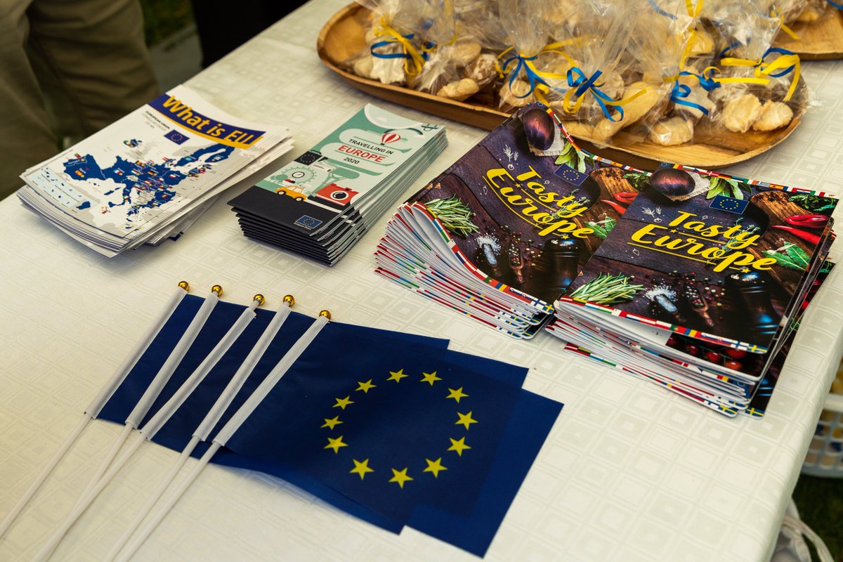 EUinAus's tweet photo. 🧀Yesterday, the city of Perth hosted the World of Food Festival
🇪🇺The EU stall was present celebrating Europe´s food culture and diversity 
🎻Beethoven's "Ode to Joy", the EU Anthem, was also performed on stage
😋 Did you pick up our Tasty Europe booklet?
📸 Richard Wainright https://t.co/83qa3KvcI3