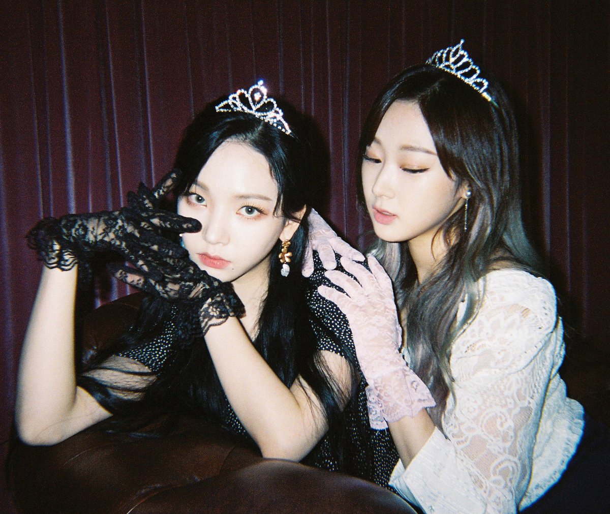 daebolikcore's tweet photo. It's princess time!! Por eso mismo con #NEZUKO nos vinimos para el #𝔻��𝕪𝟐ᥕιth𝗘𝗹𝗹𝗲 a ver nuestra princess favorita < @ELLEMUSIC__ 3 a celebrar de los #𝟼𝑀𝑜𝑛𝑡ℎ𝑠𝑮𝑶𝑻𝑻𝑨𝑮𝑶. 🐈‍⬛
Le dejamos muchos besitos a nuestra chiquita!! 

⋆ ࣪.  #の光ℒuna 🦇  ˖ ࣪⭑ https://t.co/7ekdBqLAjP