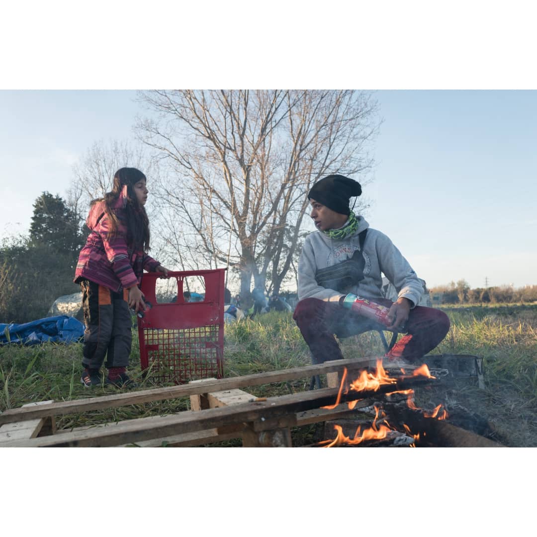 AbdulSaboorJan's tweet photo. La semaine derniere j ai rencontre Kazhall et sa famille apres l expulsion de leur campement. Aujourd'hui, j ai appris leur mort tragide dans le naufrage qui a emporte 27 personnes mercredi dernier. Leurs reves resteront a jamais perdus entre les deux frontieres. https://t.co/SEMQIphIdF