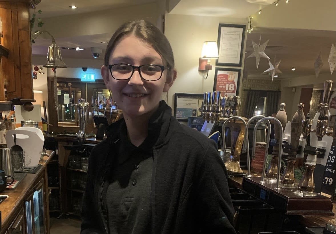 HolyheadCov's tweet photo. Meet the team! 

Name: Tia

Position: FOH

Favourite drink on the menu: Coca-cola

Favourite meal on menu: Bacon and mushroom carbonara 

Interesting fact: Played piano for 4 years! 

#TheHolyhead #EmberInns #alocaltobeproudof #coventry https://t.co/d7xgA49PVJ