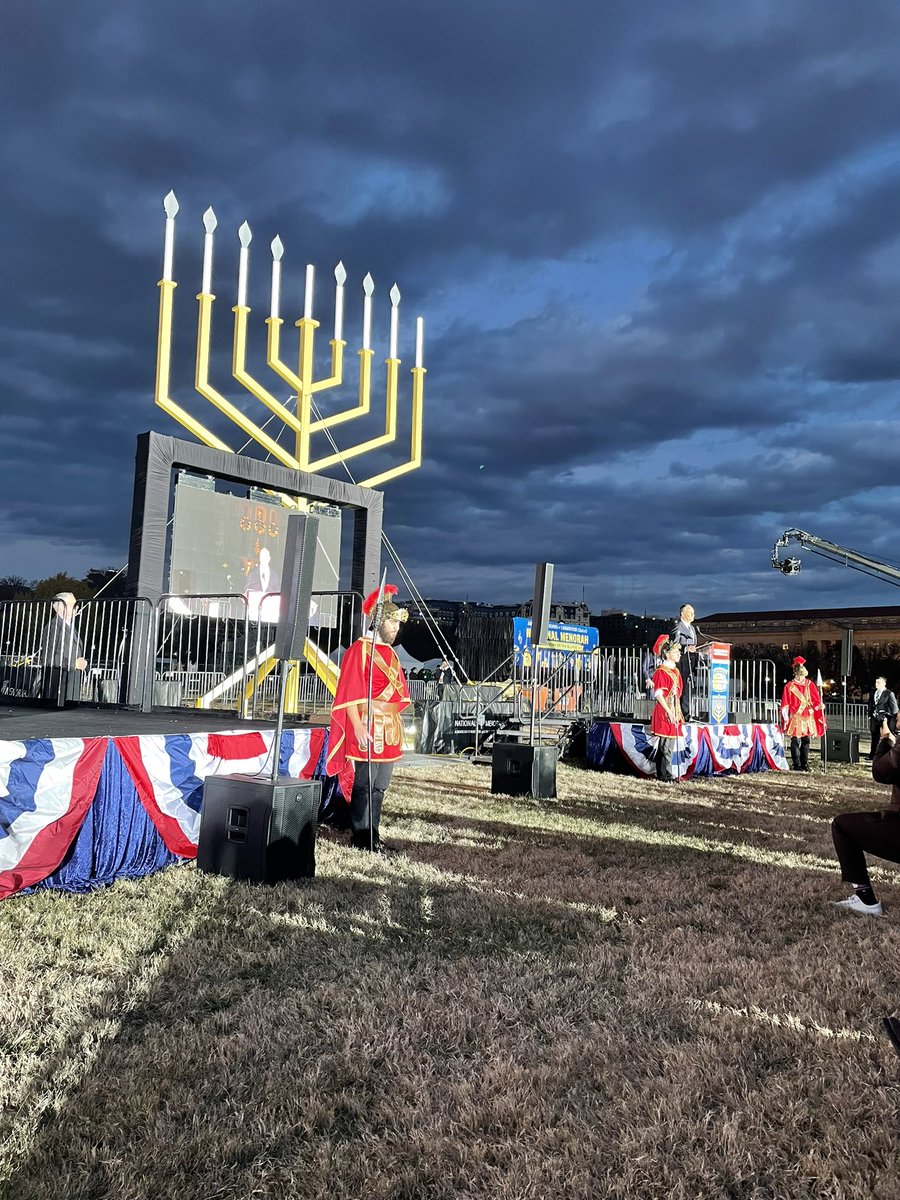 EdgarAEstrada's tweet photo. .@SecondGentleman at the National Menorah Lighting “As we light this menorah…let us rededicate ourselves to doing everything we can to shine a light on hate, so we can put an end to hate.” https://t.co/V57Uv9sd05