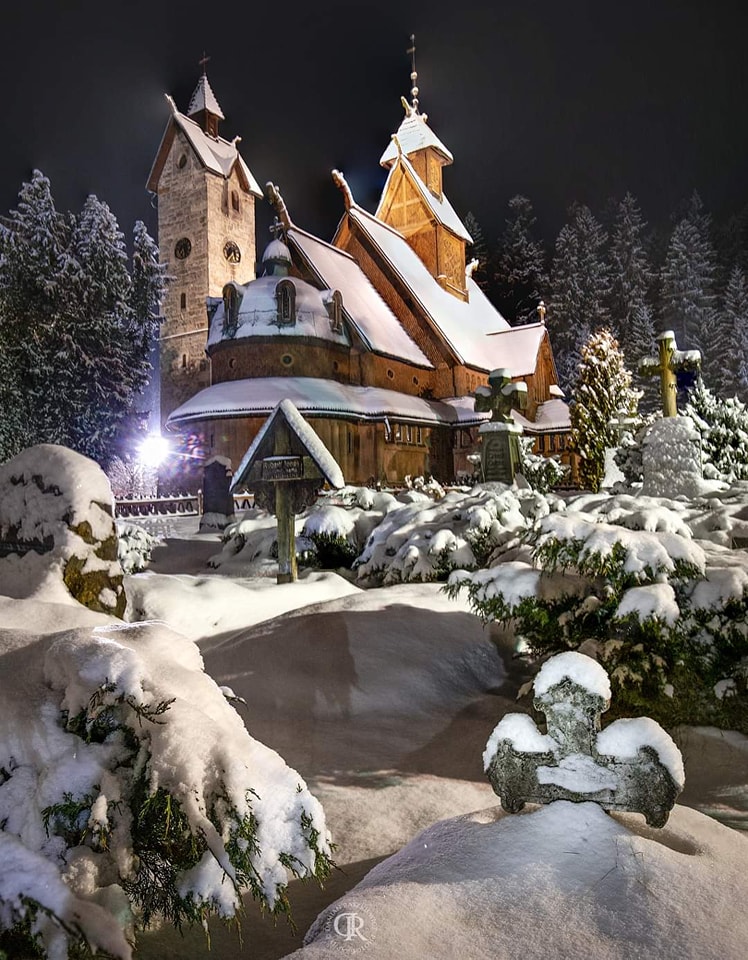 MeteoprognozaPL's tweet photo. Już po opadach. Świątynia Wang już w śnieżnej otoczce, autor: Damian Raszkiewicz Photography. https://t.co/mHf9HCMgVg