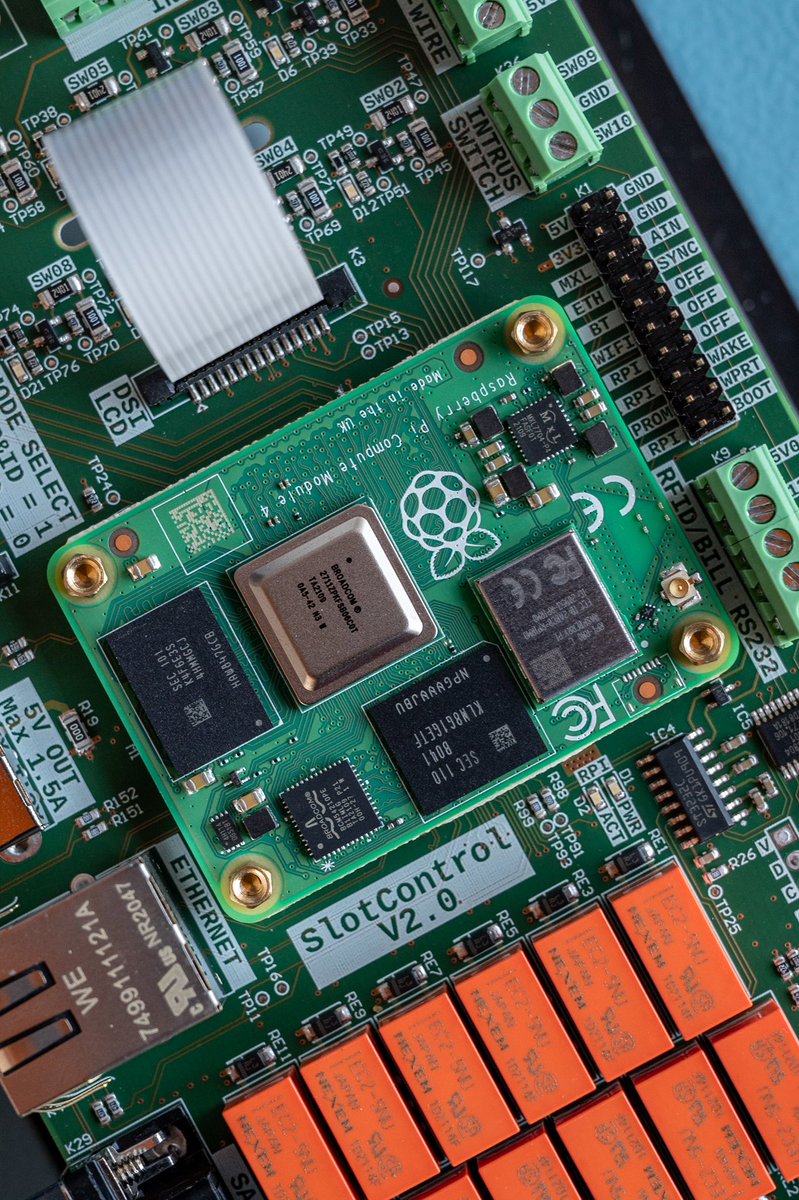 AljazTitoric's tweet photo. Let’s see how this new heatsink on top of the #raspberrypi #cm4 performs. Assembly was super easy and all necessary screws &amp; spacers came in the box. https://t.co/0aSEIW1zQa