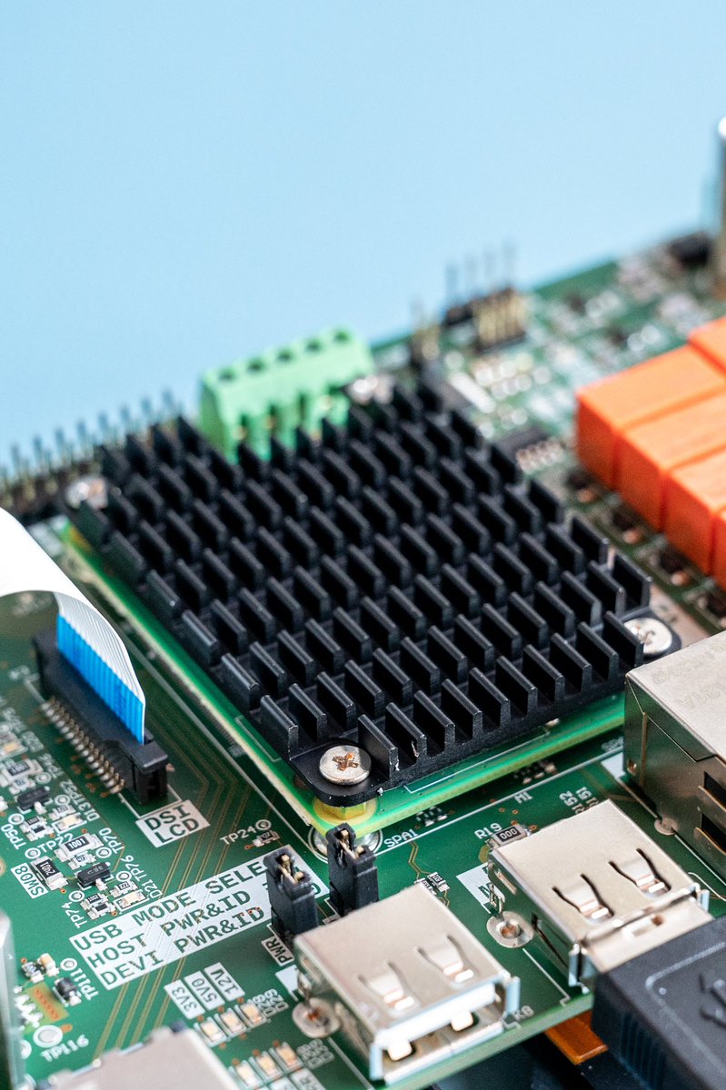 AljazTitoric's tweet photo. Let’s see how this new heatsink on top of the #raspberrypi #cm4 performs. Assembly was super easy and all necessary screws &amp; spacers came in the box. https://t.co/0aSEIW1zQa