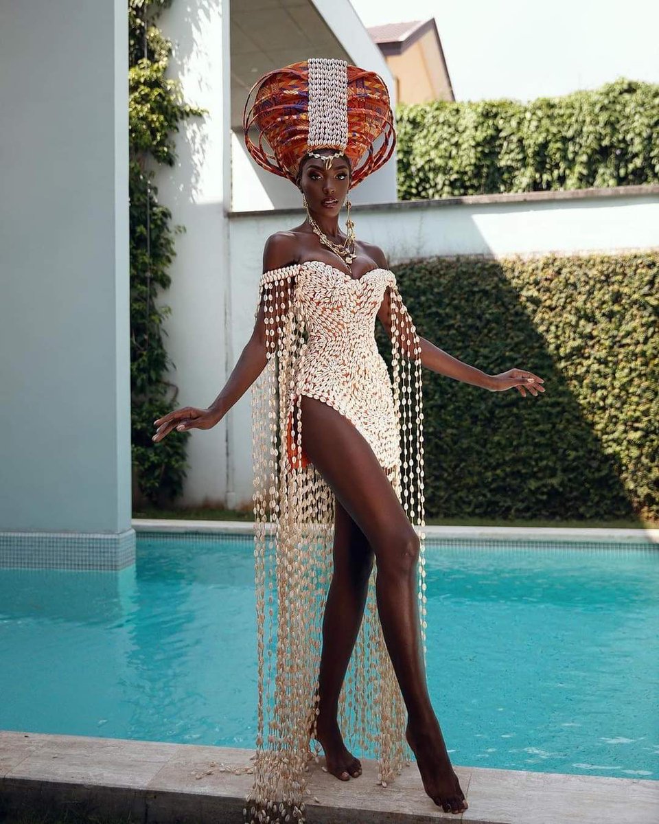 MinouChrystayl's tweet photo. Je ne peux pas dormir sans célébrer le travail de la robe haute couture ivoirienne fait main par @lafalaisedionn et son équipe pour la miss Olivia Yace. Je suis tellement fière de toi. 13 personnes ont bossé pour ce rendu. JE SUIS FIÈRE DE TOI. https://t.co/0XkcfnIc3H