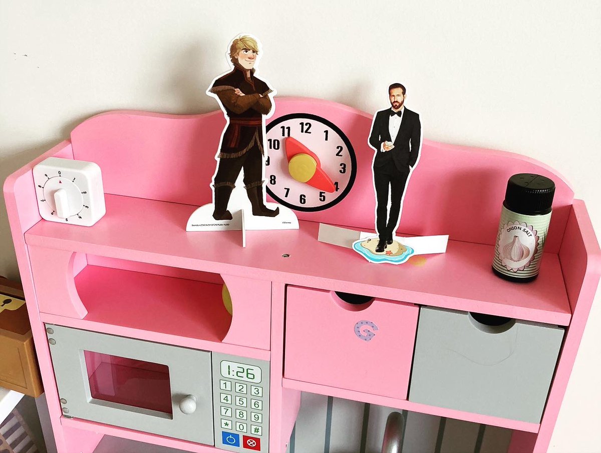 CzTeacherInMass's tweet photo. Got our #Ryanonanisland in the mail today. Our daughter wanted to put him in her room so he’s on her toy kitchen shelf right next to Kristoff.
We call him “Kristoff’s little brother”
#mintmobile #littleRyan #RyanReynoldsinourhome @VancityReynolds https://t.co/oymxwUrY1q