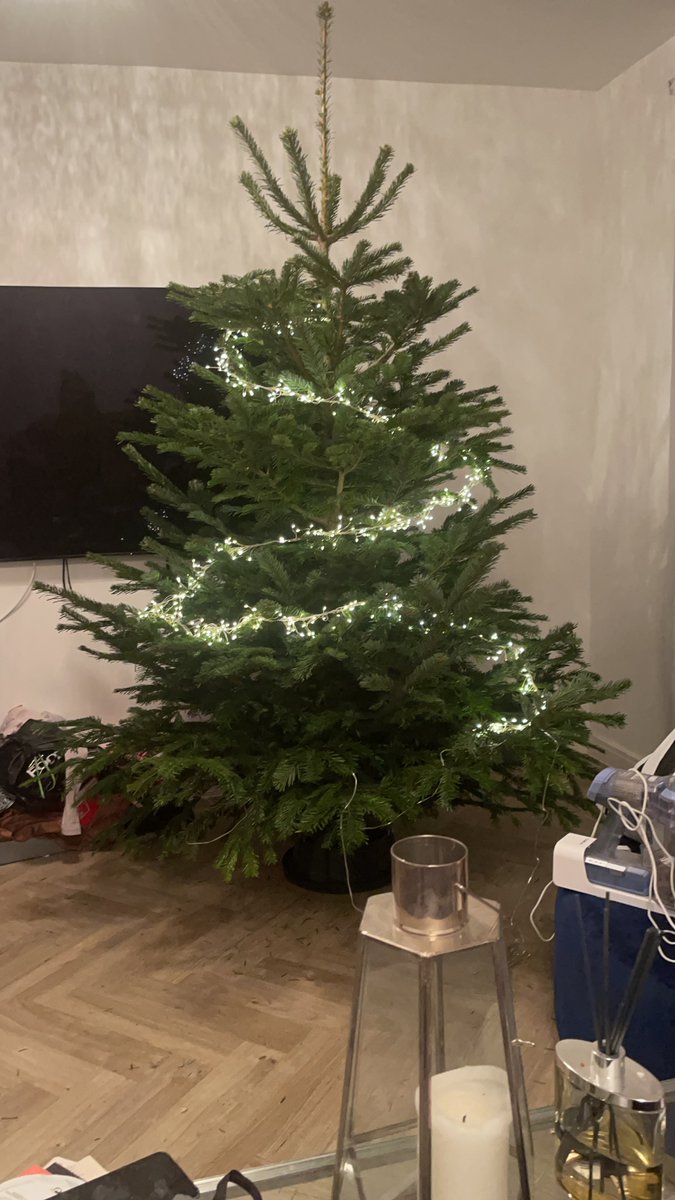 Jess191991's tweet photo. @JohnLewisRetail these lights supposedly fit a 7ft Tree? 
What a waste of time £50 per set and il end up needing three. https://t.co/B9TzGhflYT