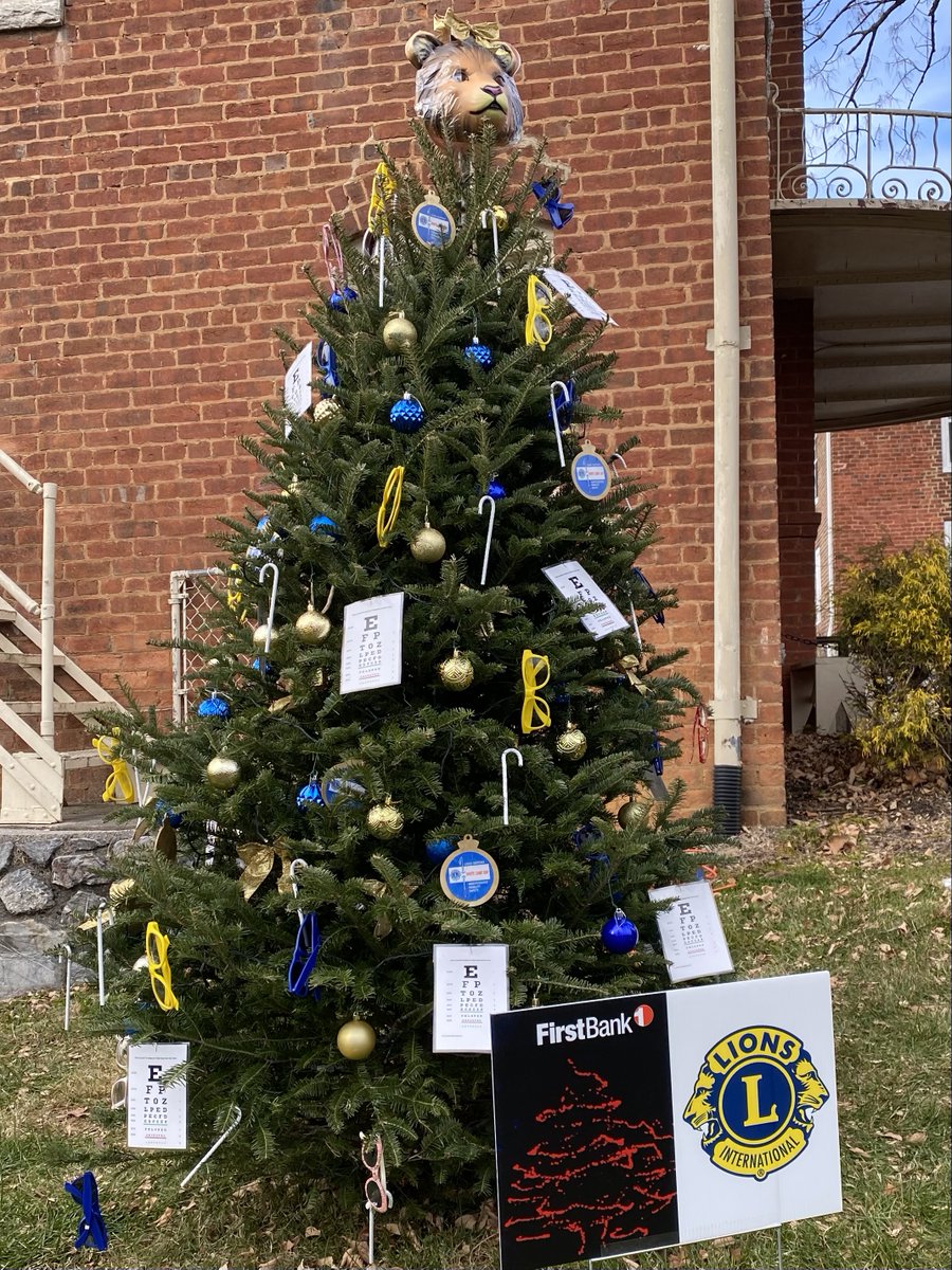 BotetourtChambr's tweet photo. The tree designers have been busy getting the trees ready for opening night of the @fbvirginia Tinsel Trail on 12/3. Here’s a sample of what you’ll see on Friday!🎄#fincastletinseltrail

https://t.co/ThZDsco6u2 https://t.co/mIlz8SGh7B