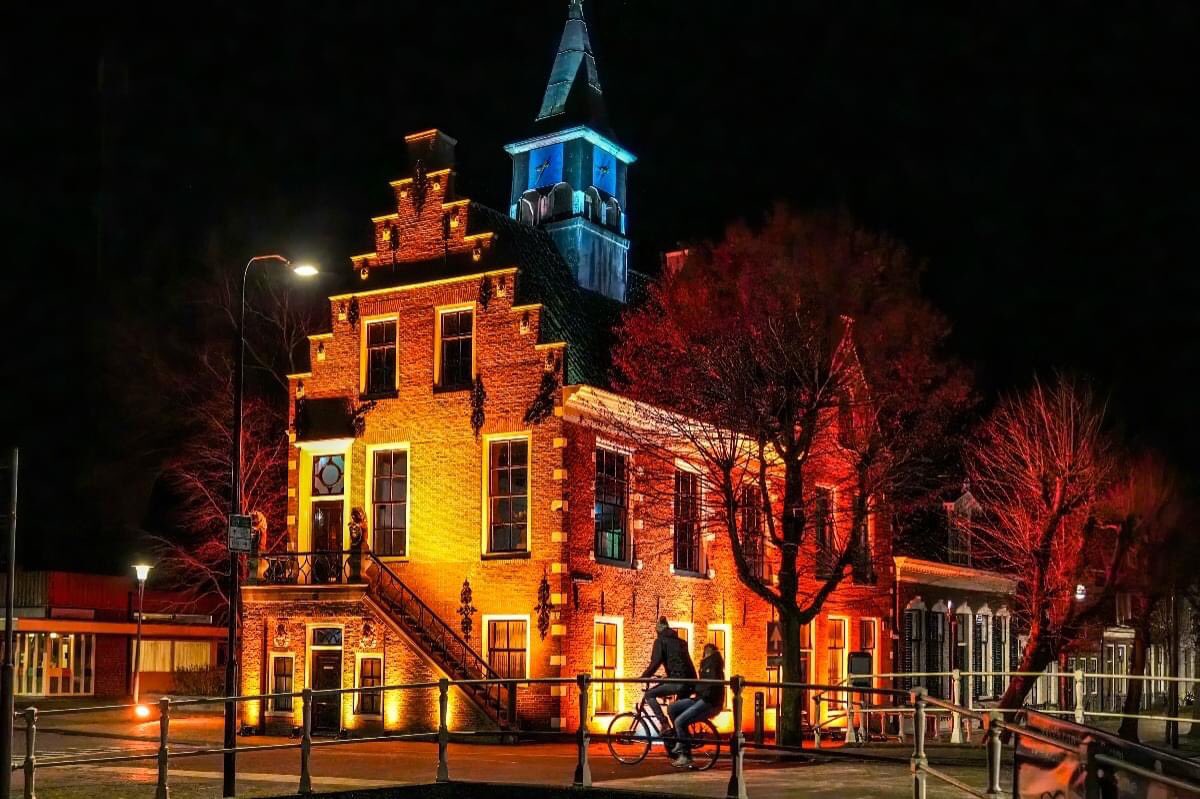 Iov <a href="/defryskemarren/">Defryskemarren</a> vanavond het Raadhuis van Balk oranje uitlichten. Dit in kader van @orange_the_world Mocht je het vanavond gemist hebben, komende woensdag zullen we dit nog eens doen.
💡 #lxeventsupport 
 📸 #gewoandwaan 

#OrangeTheWorld #Balk #Raadhuis #fryskemarren