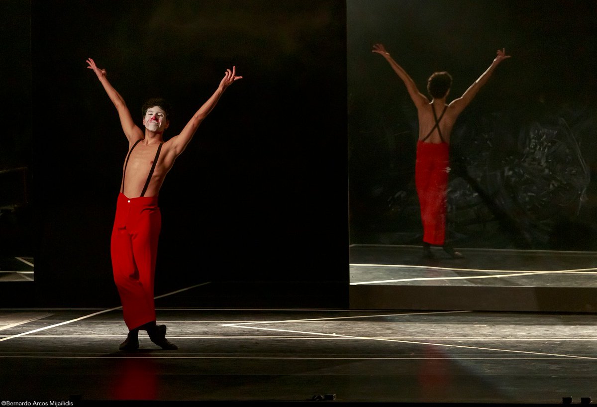 alefrausto's tweet photo. Te esperamos esta noche en el @cenartmx para disfrutar de la última función del #ProgramaDeEstrenos de la @CNDanzaMX, con la dirección artística de @ElisaCarrilloC y @cuaunr y David Bear. Queremos #VolverAVerte. https://t.co/5quiieSPOX