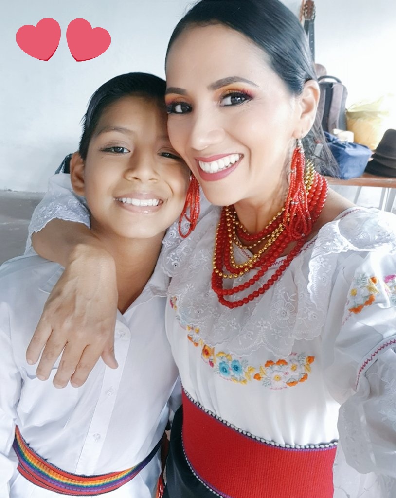 AArcentalesS's tweet photo. Compartimos en familia el amor a la danza. #Ecuador #danzantes #family๐ #AACORE๐๐ https://t.co/WIYYgPo0kW