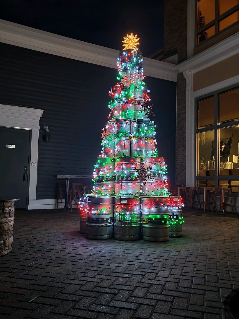 Our team spent the day getting into the holiday spirit….brewery style! 🌲🍻#craftbeerlife #brewerylife #holidays