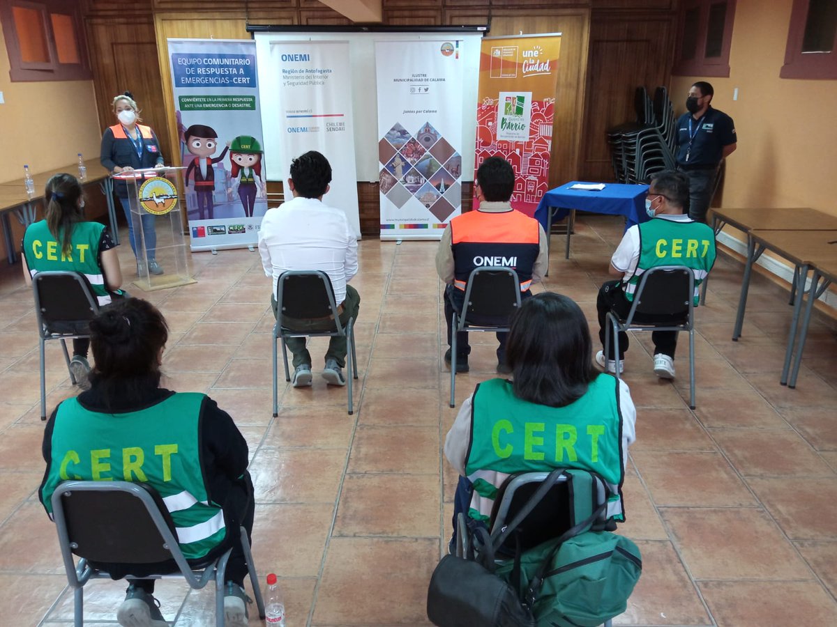 Senapred's tweet photo. #ONEMIAntofa junto a #ONEMIOHiggins, dirigentes de los barrios Tierra de tu Corazón, Buenos Amigos, vecinos y representantes municipales finalizan curso CERT del programa Quiero Mi Barrio/MINVU realizado en la ciudad de Calama. https://t.co/pVj81GtIoW